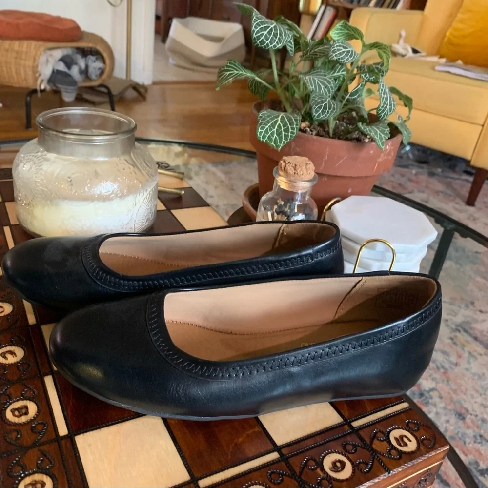 Black Flats - Picture 3 of 6